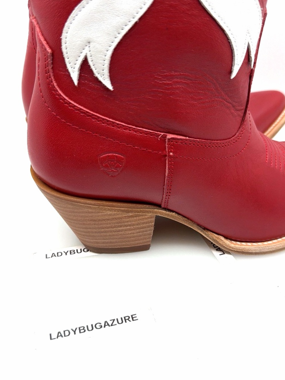 🔥NWOB Ariat Women's Beaux J Toe Crimson Cowgirl Boots W/White Bow Accents Size 7 - Picture 5 of 13